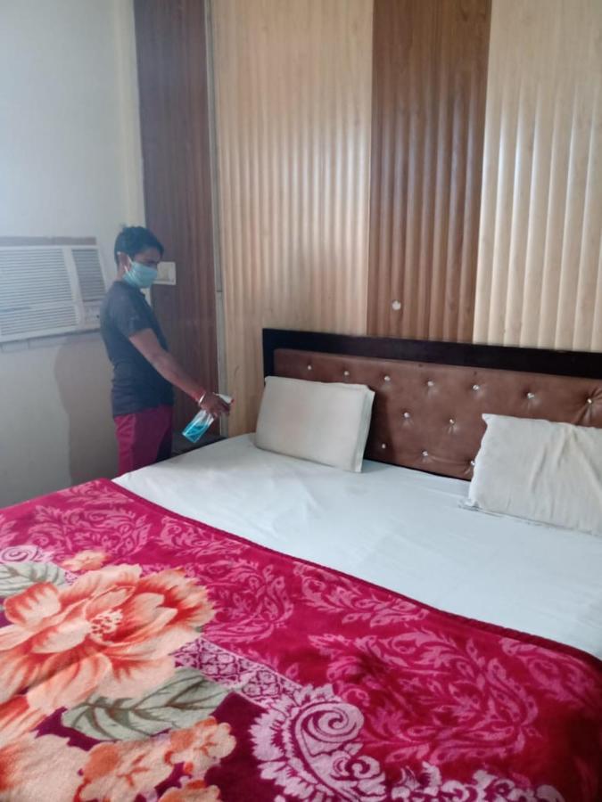 Abhiraj Guest House Mathura Extérieur photo