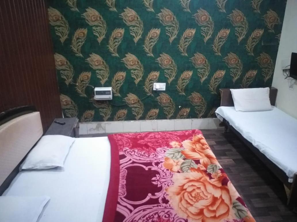 Abhiraj Guest House Mathura Extérieur photo