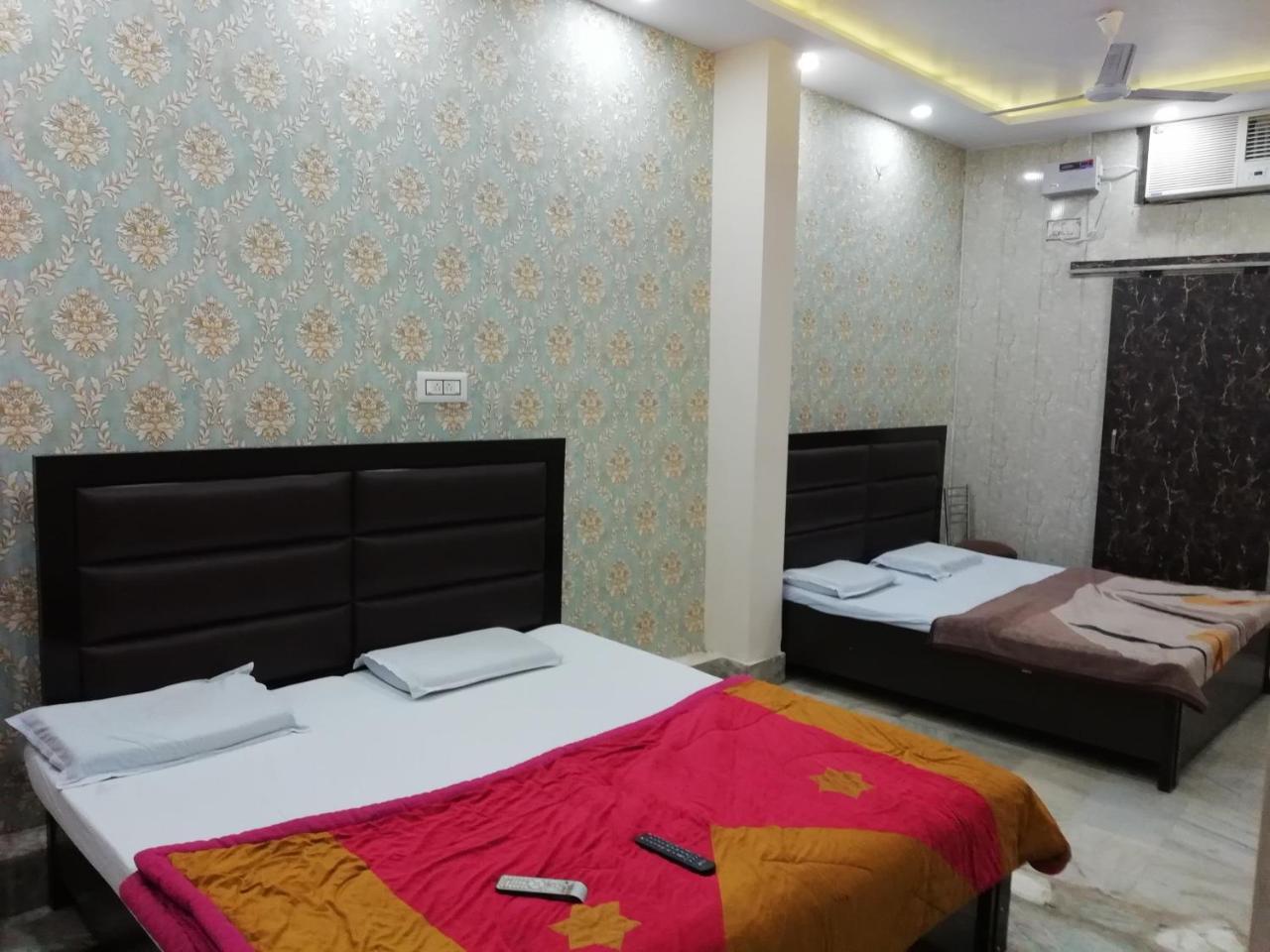 Abhiraj Guest House Mathura Extérieur photo
